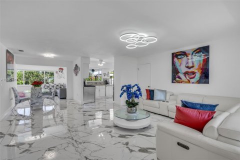 House in Sunrise, Florida 3 bedrooms, 126.72 sq.m. № 1755656 - photo 3