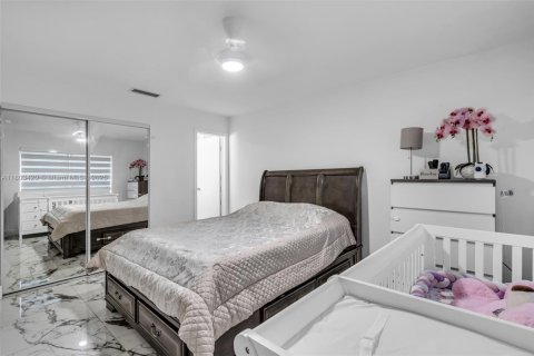 House in Sunrise, Florida 3 bedrooms, 126.72 sq.m. № 1755656 - photo 13