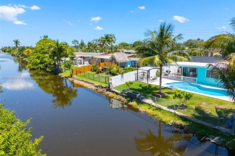 House in Sunrise, Florida 3 bedrooms, 126.72 sq.m. № 1755656 - photo 28