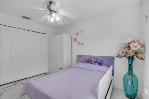 House in Sunrise, Florida 3 bedrooms, 126.72 sq.m. № 1755656 - photo 16