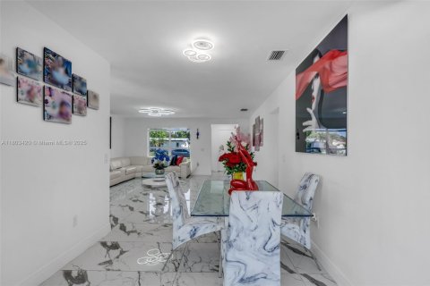 House in Sunrise, Florida 3 bedrooms, 126.72 sq.m. № 1755656 - photo 6