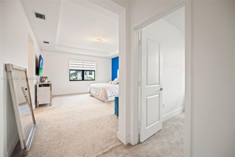 Купить виллу или дом в Мирамар, Флорида 5 спален, 337.51м2, № 2075444 - фото 10
