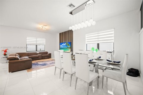 Купить виллу или дом в Мирамар, Флорида 5 спален, 337.51м2, № 2075444 - фото 27
