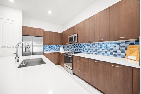 Купить виллу или дом в Мирамар, Флорида 5 спален, 337.51м2, № 2075444 - фото 3