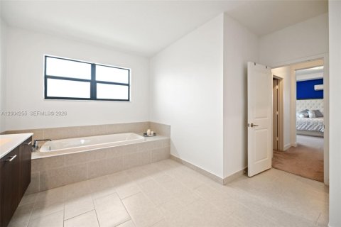 Купить виллу или дом в Мирамар, Флорида 5 спален, 337.51м2, № 2075444 - фото 9