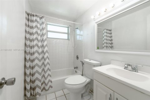 Copropriété à louer à North Miami, Floride: 1 chambre, 73.21 m2 № 2079939 - photo 7