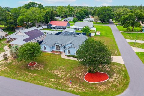House in Eustis, Florida 3 bedrooms, 194.82 sq.m. № 1769947 - photo 2