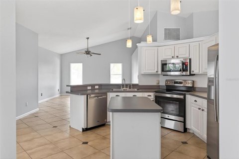House in Eustis, Florida 3 bedrooms, 194.82 sq.m. № 1769947 - photo 16