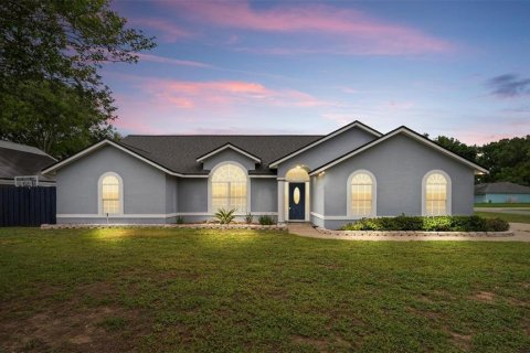 House in Eustis, Florida 3 bedrooms, 194.82 sq.m. № 1769947 - photo 1