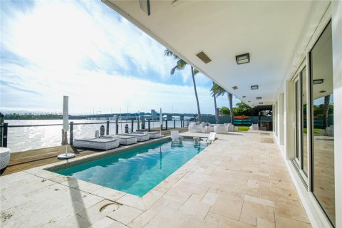 House in Miami, Florida 3 bedrooms, 193.52 sq.m. № 2013803 - photo 23