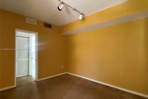 Condominio en venta en Miramar, Florida, 1 dormitorio, 67.82 m2 № 2034479 - foto 14