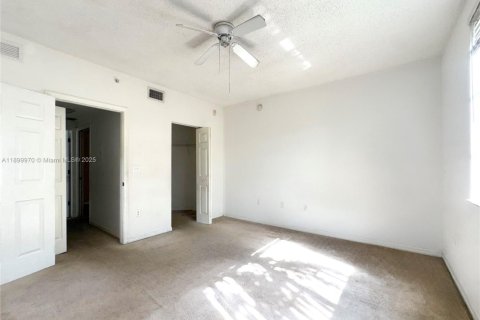 Condominio en venta en Miramar, Florida, 1 dormitorio, 67.82 m2 № 2034479 - foto 16