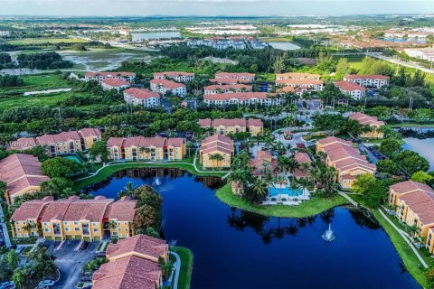 Condominio en venta en Miramar, Florida, 1 dormitorio, 67.82 m2 № 2034479 - foto 4