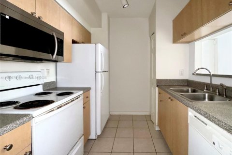 Condominio en venta en Miramar, Florida, 1 dormitorio, 67.82 m2 № 2034479 - foto 11