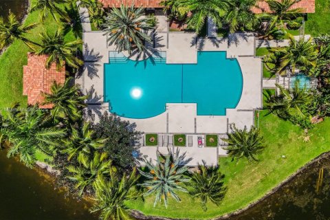 Condominio en venta en Miramar, Florida, 1 dormitorio, 67.82 m2 № 2034479 - foto 27