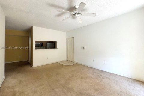 Condominio en venta en Miramar, Florida, 1 dormitorio, 67.82 m2 № 2034479 - foto 10
