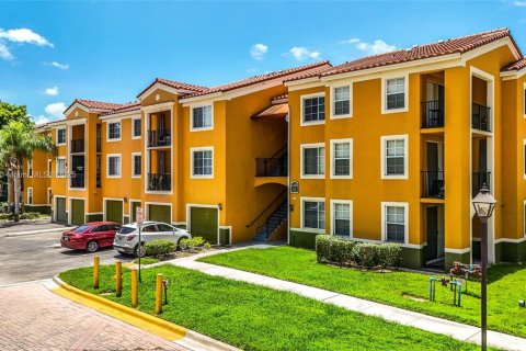 Condominio en venta en Miramar, Florida, 1 dormitorio, 67.82 m2 № 2034479 - foto 3