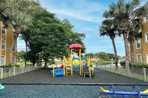 Condominio en venta en Miramar, Florida, 1 dormitorio, 67.82 m2 № 2034479 - foto 8