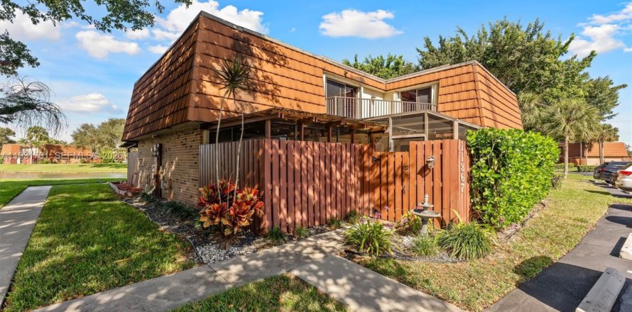 Townhouse in Davie, Florida 3 bedrooms, 153.66 sq.m. № 1995030