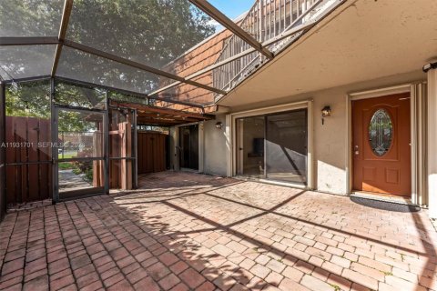 Townhouse in Davie, Florida 3 bedrooms, 153.66 sq.m. № 1995030 - photo 2