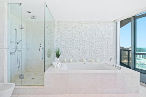 Condo in Sunny Isles Beach, Florida, 3 bedrooms  № 1667730 - photo 29