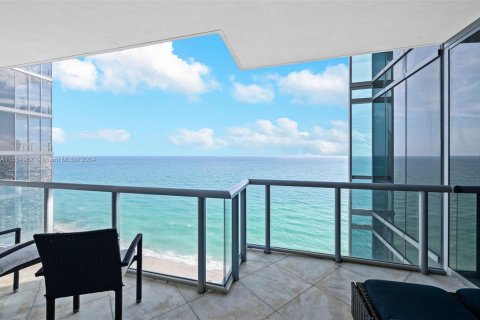 Condo in Sunny Isles Beach, Florida, 3 bedrooms  № 1667730 - photo 17