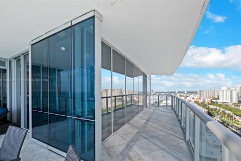 Condo in Sunny Isles Beach, Florida, 3 bedrooms  № 1667730 - photo 18