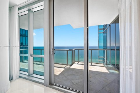 Condo in Sunny Isles Beach, Florida, 3 bedrooms  № 1667730 - photo 25