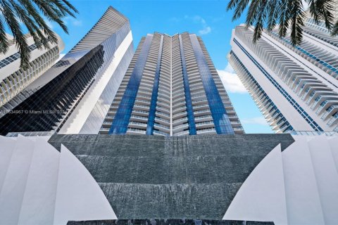 Condo in Sunny Isles Beach, Florida, 3 bedrooms  № 1667730 - photo 1