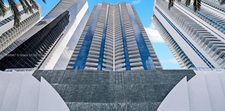 Condo in Sunny Isles Beach, Florida, 3 bedrooms № 1667730