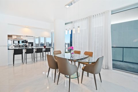 Condo in Sunny Isles Beach, Florida, 3 bedrooms  № 1667730 - photo 9