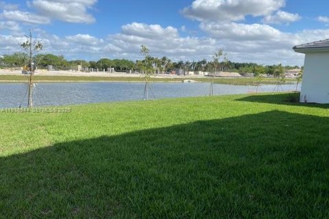 House in Miramar, Florida 4 bedrooms, 251.21 sq.m. № 1997400 - photo 30