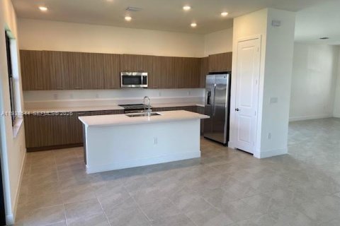 House in Miramar, Florida 4 bedrooms, 251.21 sq.m. № 1997400 - photo 8