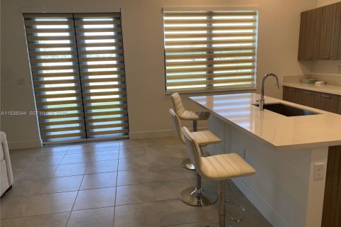 House in Miramar, Florida 4 bedrooms, 251.21 sq.m. № 1997400 - photo 7