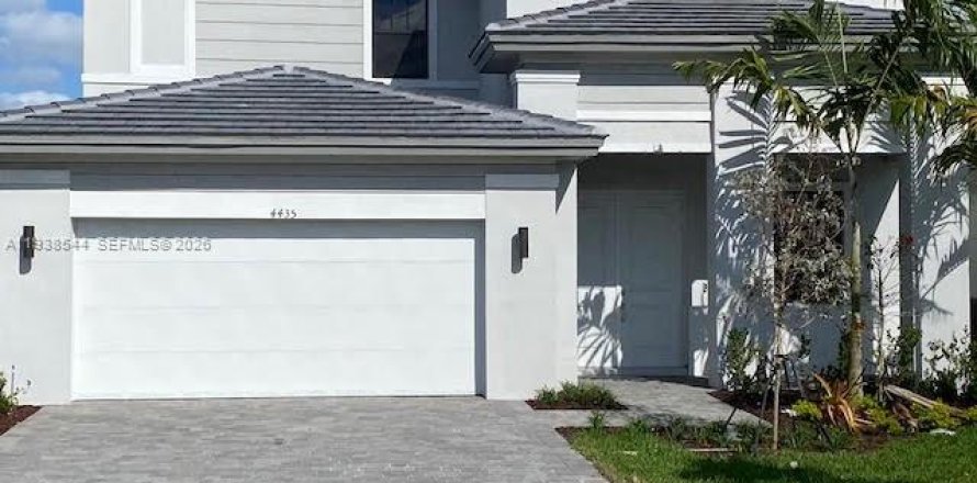 House in Miramar, Florida 4 bedrooms, 251.21 sq.m. № 1997400