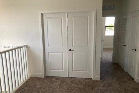 House in Miramar, Florida 4 bedrooms, 251.21 sq.m. № 1997400 - photo 26