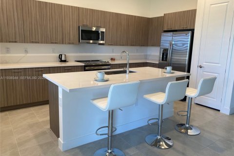 House in Miramar, Florida 4 bedrooms, 251.21 sq.m. № 1997400 - photo 9