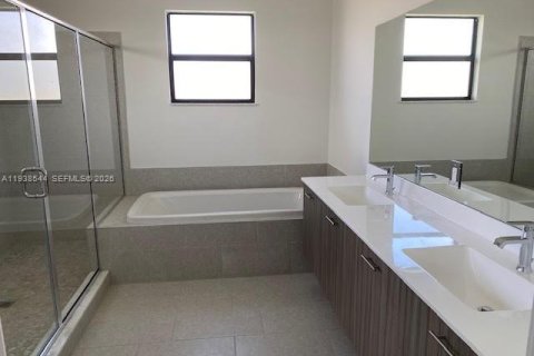 House in Miramar, Florida 4 bedrooms, 251.21 sq.m. № 1997400 - photo 20