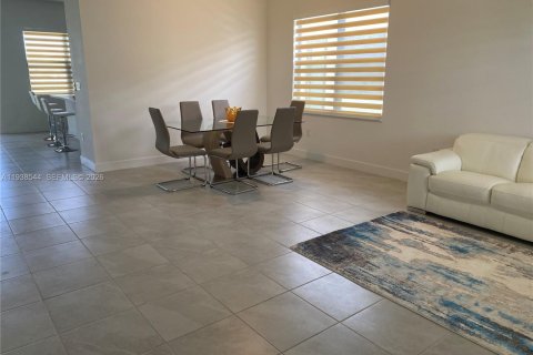 House in Miramar, Florida 4 bedrooms, 251.21 sq.m. № 1997400 - photo 15