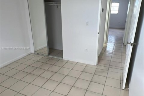 Apartment in Hialeah, Florida 2 bedrooms, 92.9 sq.m. № 2060438 - photo 11