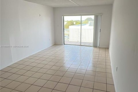 Apartment in Hialeah, Florida 2 bedrooms, 92.9 sq.m. № 2060438 - photo 6