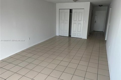 Apartment in Hialeah, Florida 2 bedrooms, 92.9 sq.m. № 2060438 - photo 9