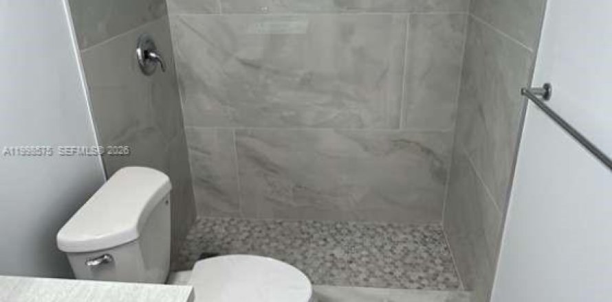 Apartment in Hialeah, Florida 2 bedrooms, 92.9 sq.m. № 2060438