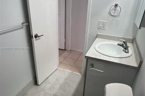 Apartment in Hialeah, Florida 2 bedrooms, 92.9 sq.m. № 2060438 - photo 17