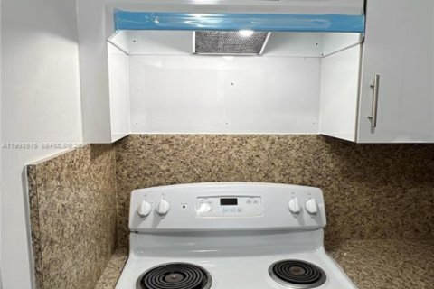 Apartment in Hialeah, Florida 2 bedrooms, 92.9 sq.m. № 2060438 - photo 8