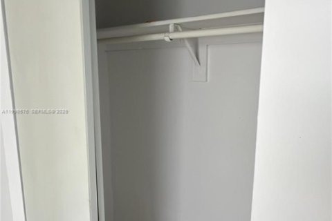 Apartment in Hialeah, Florida 2 bedrooms, 92.9 sq.m. № 2060438 - photo 13