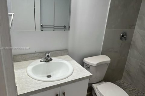 Apartment in Hialeah, Florida 2 bedrooms, 92.9 sq.m. № 2060438 - photo 15