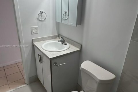 Apartment in Hialeah, Florida 2 bedrooms, 92.9 sq.m. № 2060438 - photo 16