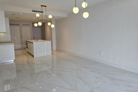 Condominio en alquiler en Miami, Florida, 1 dormitorio, 95.5 m2 № 2071951 - foto 16