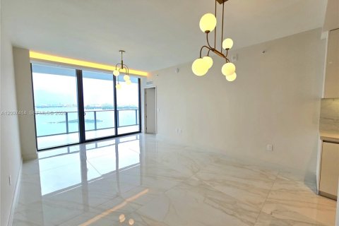 Condominio en alquiler en Miami, Florida, 1 dormitorio, 95.5 m2 № 2071951 - foto 15